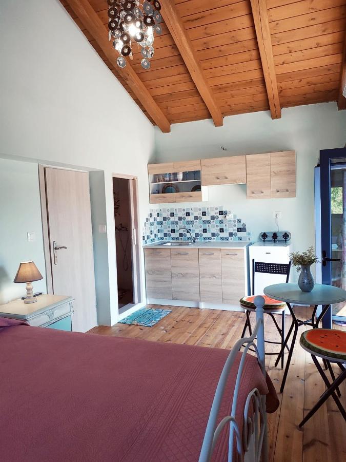 Maria Guesthouse Aliveri Ngoại thất bức ảnh
